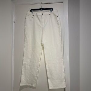 NWT Talbot Women’s Sz: 16W White Stretch Mid Rise Bootleg 5 Pocket Jeans.